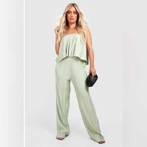 Boohoo Plus Plisse Strappy Wide Leg Jumpsuit Size 24 Flowing Light Sage Green